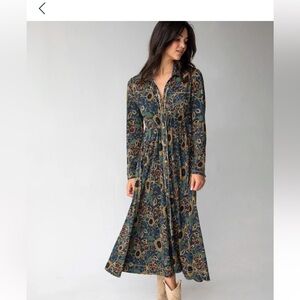 Natural Life, black  and tan daisies, size Large